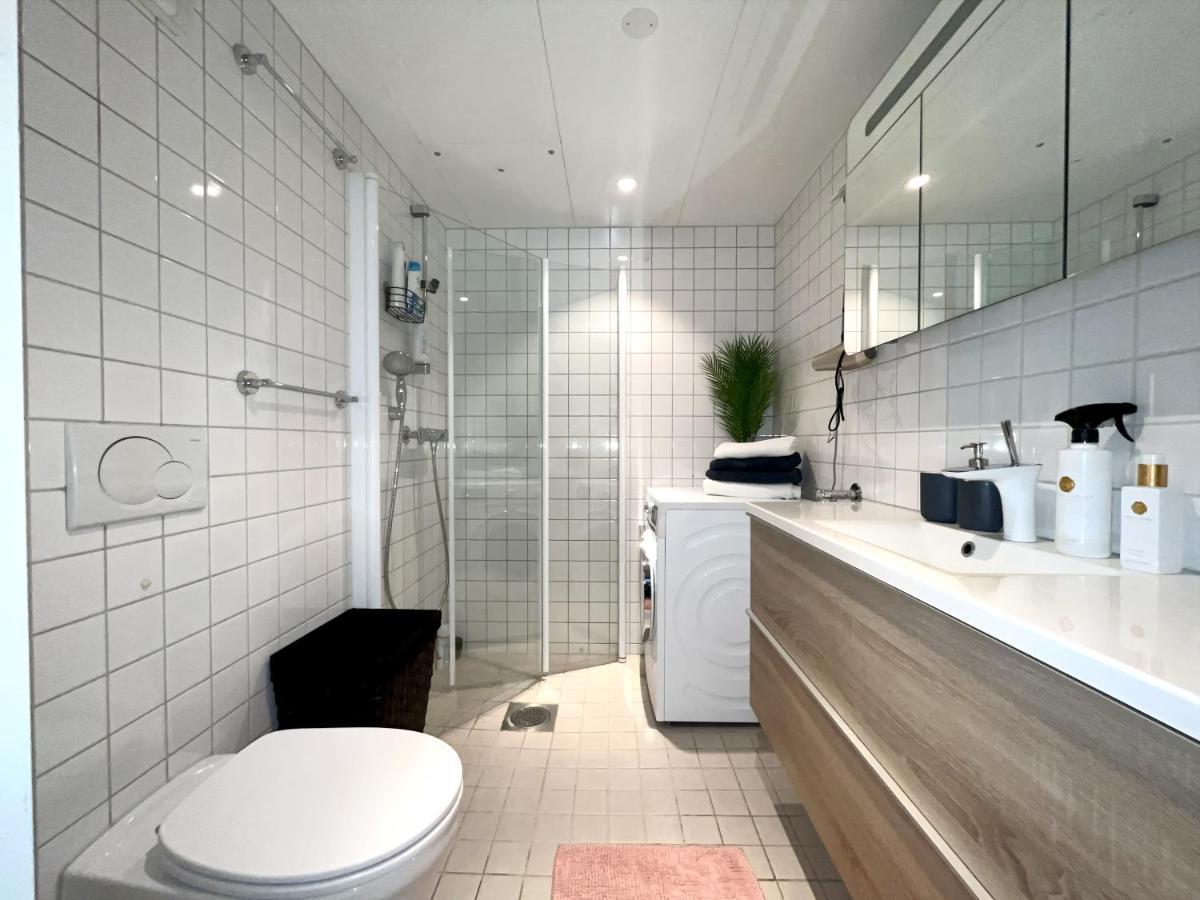 City Center Flat W Roof Top Terrace & Free Parking Осло Екстериор снимка