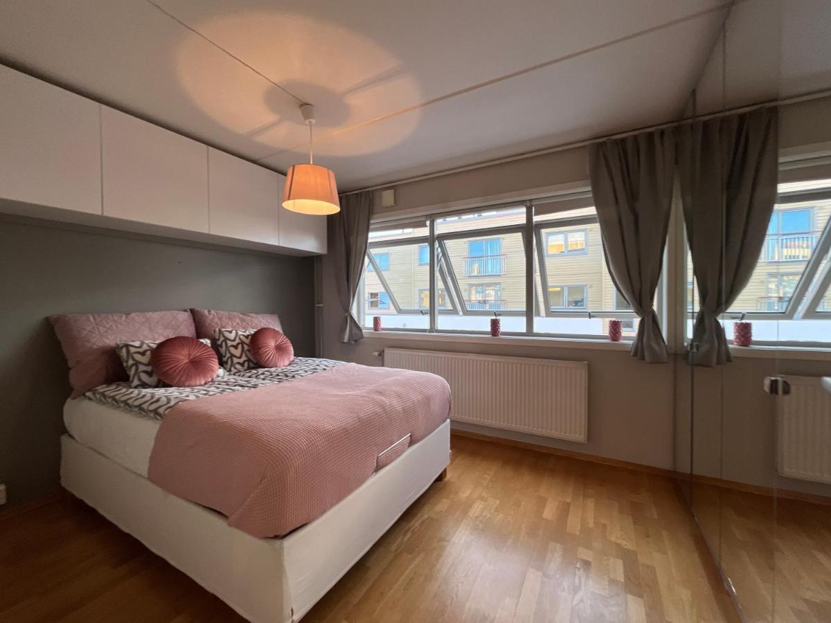 City Center Flat W Roof Top Terrace & Free Parking Осло Екстериор снимка